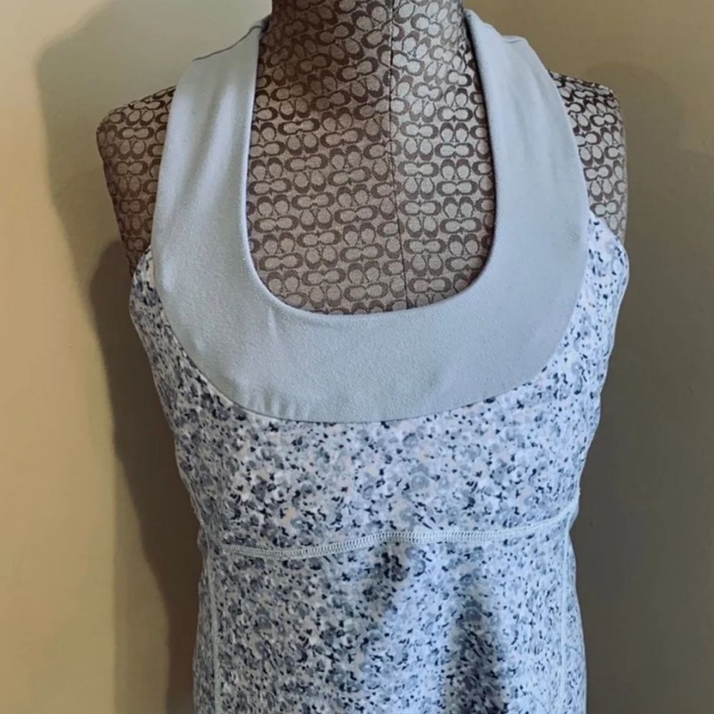 Lululemon Lulu Tank Gray White Print Scoop Neck Racerback Athletic Top Size 6 - Picture 11 of 12